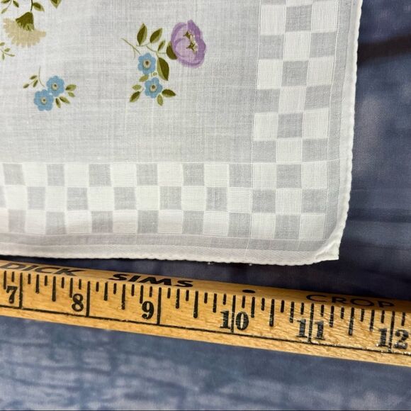 Vintage BLUE PURPLE White EMBROIDERED FLORAL Handkerchief Cotton CHECK BORDER - Picture 3 of 3